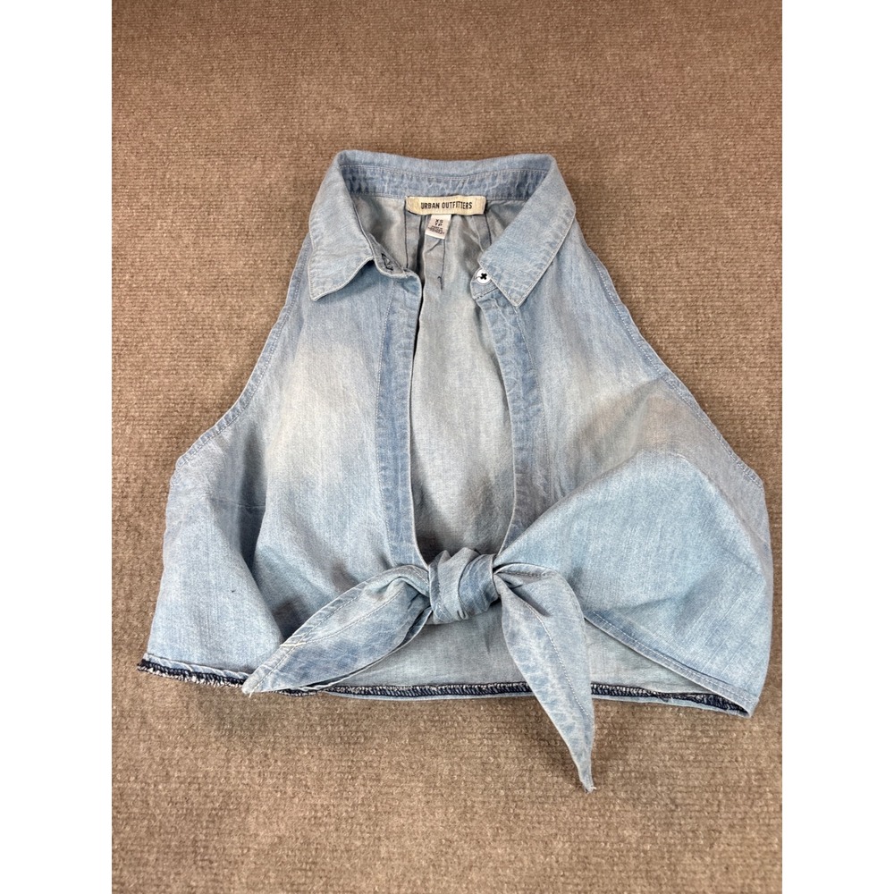 Urban Outfitters Light Wash Denim Tie Front Halter Crop Top XS Blue Sleeveless